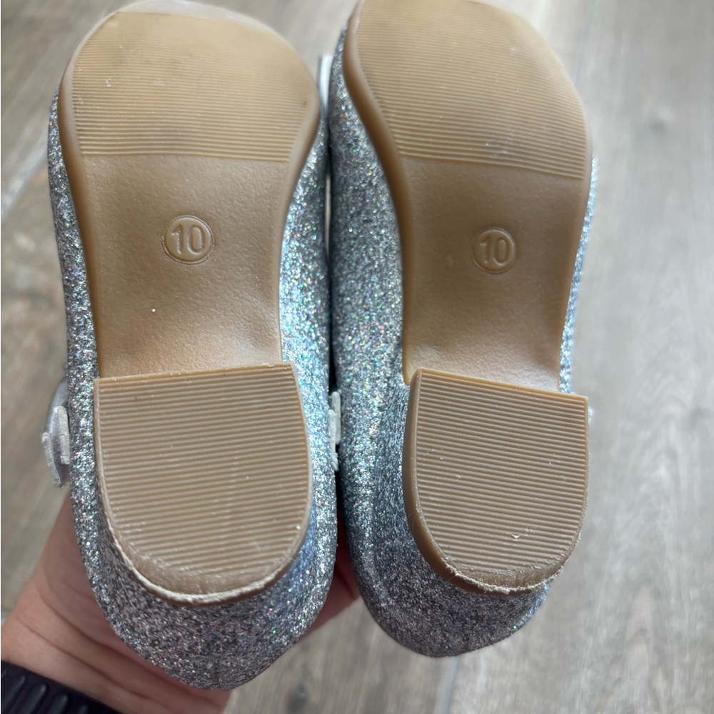 Shimmering Silver Kids Dress Shoes with Bow Size 10 Toddler - Picture 6 of 6